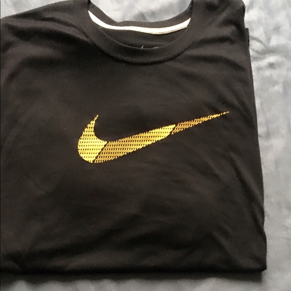 ☄️SOLD☄️⚡️NIKE DRI-FIT BUNDLE ⚡️ - Picture 3 of 4